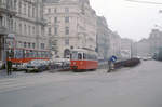 Wien Wiener Stadtwerke-Verkehrsbetriebe (WVB) SL 42 (C1 147 (SGP 1957)) IX, Alsergrund, Währinger Straße / Auffahrt von der  unterirdischen  Endstation am Schottentor im Oktober 1978.