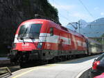 ÖBB 1116 005-8  EM Österreich  an einem EC nach Wien Westbahnhof beim Zwischenhalt im Bahnhof Imst-Pitztal. Aufgenommen am 21.08.2008