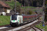 1116 232 als BIO Austria vor einem Railjet durch Braz am 13.4.22