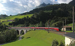 1116 216-3 mit dem RJ 169 (Zürich Hbf - Wien Hbf) und 1116 215-5 mit RJ 569 (Bregenz - Wien Hbf) fahren am 06.09.2016 über die Schmiedtobelbrücke in Dalaas.