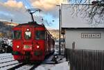 Blick über den Zaun: Am frühen Morgen des 07.12.2023 wartet der ET15 im Bhf. Übelbach auf neue Einsätze.