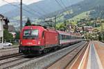 Am 03.07.2018 fuhr 1216 032 (E 190 032/ex. 1216 232) mit ihrem ÖBB-EuroCity aus München durch den Bahnhof von Matrei am Brenner in Richtung Brennero.