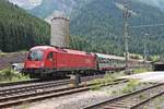 Mit einem EuroCity nach Rosenheim fuhr am Vormittag des 04.07.2018 die 1216 032 (E 190 032/ex.