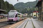 Nachschuss auf ÖBB 4024 088-9  VVT - Verkehrsverbund Tirol , als dieser am 04.07.2018  als REX (Kufstein - Brenner/Brennero) aus dem Bahnhof von Steinach in Tirol fuhr. Links am Bildrand kann man noch den zweiten Tiroler Werbe-4024, nämlich ÖBB 4024 085-5  mastercard , der als S-Bahn nach Wörgl Hbf auf seine Ausfahrt wartete.