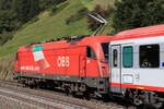 Nachschuss auf die ÖBB 1216 015-8, welche die Italien Flagge immer noch drauf hat, vor dem EC 88 von Bologna Centrale nach München Hbf.