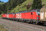 ÖBB 1016 008-5, 1293 073-3 & 1293 006-3 vor einem Güterzug nach Wörgl Hbf bei der Talfahrt. Aufgenommen bei St. Jodok am Brenner am 09.10.2021