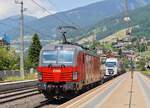 1293 084 als Schiebelok einer ROLA (Brennersee Terminal - Wörgl Terminal Nord) im Bahnhof von Matrei am Brenner. (17.06.2023)