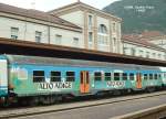 Nahverkehrswagen mit Werbung am 29.08.2004 in Bozen Hbf.