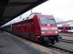 Eine DB BR 101 fhrt mit einem EC Mona Lisa Mnchen-Milano in Innsbruck Hbf ein.