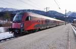 80-90.722 an der Spitze vom railjet 632 (Lienz - Wien Hbf), am 4.3.2016 beim Halt in Greifenburg-Weißensee.