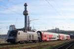 1116 182 welche fr die  Cobra  wirbt auf ihrer Jungfernfahrt vor dem 2112 von Wien Franz Josefsbahnhof (Wf) nach Ceske Velenice (Cv), hier zum sehen bei der Ausfahrt aus der Spittelau; am 04.10.2013