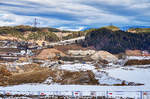 Blick auf die Koralmbahn-Baustelle bei Granitztal.
Hier wird gerade an der  Tunnelkette Granitztal  gearbeitet.
Im Vordergrund sieht man das Ende des 2947m langen Tunnel Langer Berg, im Hintergrund die Einfahrt des 2553m langen Tunnel Deutsch Grutschen.
Hier zwischen den beiden Tunnel entsteht, in offener Bauweise die Lüftungszentale der Tunnel. Nach Vollendung werden hier die Röhren mit Erdmaterial überschüttet und das dadurch neu entstandene Gelände der Landschaft angepasst. 

Aufgenommen am 3.2.2017.