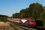 Wenige Minuten bevor die Schatten komplett im Gleisbereich gewesen wären konnten wir am 31.07.13 kurz vor der Haltestelle Neuhaus an der Gail die FUC E190 301 mit dem REX 1883 (Villach Hbf - Udine Centrale) ablichten.