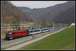 1216 231 mit RJ71 zwischen Bruck/Mur und Pernegg am 3.04.2019.