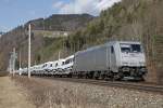 185 621 mit Güterzug nahe Pernegg am 20.02.2016.