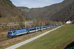 1216 234 mit Railjet559 zwischen Bruck an der Mur und Pernegg am 30.11.2016.