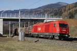 2016 047 mit Güterzug bei St.Georgen ob Judenburg am 14.11.2016.