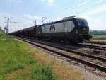 91 80 6193 212-8(D-ELOC)MMV Rail-Austria GesmbH, mit Getreidezug bei Bruck/Leitha; 180509