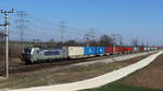 METRANS 383 409 mit einem Containerzug bei Götzendorf (NÖ.) am 31.03.2021