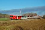 Mit dem Steuerwagen voraus ist der neu eingeführte IC 503 am 15.12.2013
bei Wartberg an der Krems unterwegs gewesen. Es war der erste planmässige Intercity nach 3 Jahren Pause (siehe Bild 467168) auf der Pyhrbahn. Schiebelok war die 1016 019.