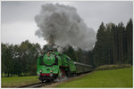 486.007 vom Depot Vrútky (SK) mit einem ÖGEG Fotozug auf der hauseigenen Strecke zwischen Timelkam und Ampflwang kurz vor dem Ziel in Ampflwang am 2.10.2016 aufgenommen.