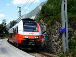 4744 047 trifft als REX4410 in der eingleisigen Bahnhaltestelle HALLSTATT, an der Salzkammergutbahn gelegen, ein; 200613