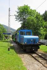 Lok E4 der Breitenauerbahn mit einem Personenzug aus Richtung Magnesitwerk in St.