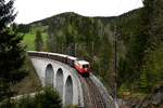 Vom Portal des Ameiskogeltunnels konnte die als 1099.14 beschriftete E14 der NÖVOG mit ihrem Sonderzug auf dem Gösinggrabenviadukt fotografiert werden. Hier hängt die alte Telegraphenleitung sogar noch (11. Mai 2019).