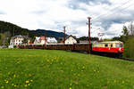 Im Bahnhof Annaberg musste dann im Rahmen der Sonderfahrt mit der E14 der NÖVOG auf der Mariazellerbahn eine Zugkreuzung abgewartet werden. Der Fotozug konnte beim Umsetzen auf ein Nebengleis fotografiert werden. Der geduldig auf alle Fotografenwünsche eingehende Lokführer wird gleich den Wagensatz, der aus einem GGm/s, einem BD/s und drei B/s bestand, zurück in den Bahnhof schieben (11. Mai 2019). 