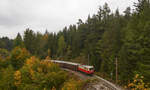 E14 (als ÖBB 1099.014) der NÖVOG war am 29.09.2021 mit einem Personenzug am Raingraben unterwegs in Richtung Mariazell (Fotosonderfahrt).