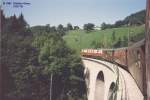 Personenzug mit zwei Loks 1099 im Aufstieg vom Tal auf die Hochflche zwischen Winterbach und Puchenstuben im Sommer 1987.