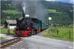 Die ex SKGLB 22 (Aquarius C) Heeresfeldbahnlokomotive HF210E gebaut 1939 von Borsig, fährt auf der Pinzgau Lokalbahn von Zell am See nach Krimml.