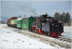 Tender voraus fährt die 764.411R mit einem Fotogüterzug in Richtung Preding. 
Stainz 16.12.2018