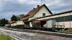 Abgestellte Güterwagen im Bahnhof Stainz der Stainzer Lokalbahn, 04.08.2019