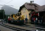 Arbeitstriebwagen N22 der Innsbrucker Verkehrsbetriebe schleppt den Wechselstromtriebwagen 1 (vgl.