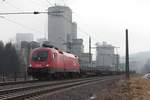 Am 30.1.2019 steht die 1116 143 mit dem GAG47692 von Spielfeld-Straß nach Kindberg im Bahnhof Retznei in der nebeligen Südsteiermark.