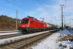 In der strahlenden Mittagssonne des 1.2.2021 steht die 1116 174 mit dem RID48439 von Krems an der Donau nach Race im Bahnhof Kapfenberg und wartet auf die Weiterfahrt in Richtung Spielfeld.