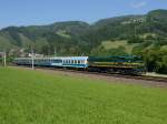 Anläßlich des 160 jährigen Jubiläums der Semmeringbahn sowie des 10 jährigen Jubiläums des Südbahnmuseums in Mürzzuschlag (http://www.suedbahnmuseum.at/) wurden am heurigen Pfingstwochenende einige internationale sowie nationale Sonderzüge nach Mürz in Bewegung gesetzt.

Ein weiteres internationales Highleight bildete am 08.06.2014 der aus Maribor/Marburg kommende SR 14894, welcher von der GM-Diesllok 664 103  Reagan  bespannt, und von mir bei Kindberg fotografiert wurde.