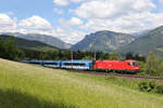 Eine seltene Railjetbespannung durch die Rail-Cargo 1216.228 am RJ-71 fährt bei Eichberg am 27.5.17