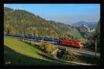 1216.238 überquert den herbstlichen Semmering mit dem Railjet von Prag nach Graz Hauptbahnhof.