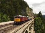 047 375  Falcon  von Continental Railway Solution mit dem Sonderzug von Budapest nach Mürzzuschlag auf dem Krausel Klause Viadukt, kurz nach Breitenstein.