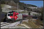 1116 200 mit Railjet in Spital am Semmering am 4.12.2019.