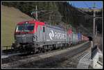 370 031 + 370 029 mit Güterzug beim Gamperltunnel am 4.03.2020.