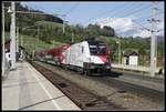 1116 200 mit Railjet 631 in Spital am Semmering am 27.05.2020.