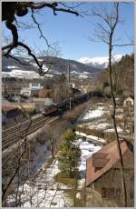 Lok der Rh 1142 schiebt einen Kesselwagenzug, gefhrt von einer 1116, bei Schlglmhl nach, 21.2.2012