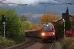 Railjet in Kurvenlage : BB Railjet Garnitur 32 fhrt am 27.10.12 durch den Gleisbogen kurz vor dem Haltepunkt Kb.