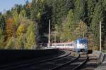 380 019 mit EC172 befährt am 3.11.2014 den Gamperlviadukt der Semmeringbahn.