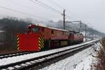 Die 1293 192 hatte am 1.12.2025 die Aufgabe mit dem Selzthaler Klimaschneepflug 9592 508-1 von Selzthal nach Kirchdorf/Krems und zurück zu fahren hier beim Kreuzungshalt im Bahnhof Spital am