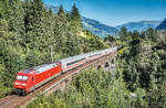 101 122-0 fährt am Zugschluss des EC 114  Wörthersee  (Klagenfurt Hbf - Dortmund Hbf) über das Hundsdorfer-Viadukt bei Bad Hofgastein.