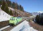 Der EC 114  Wörthersee  wurde am Morgen des 25. Jänner 2022 von der 101 005  DEVK  über die Tauernbahn geschoben und von mir auf dem  110 Meter langem Steinbach-Viadukt in Bad Hofgastein fotografiert.